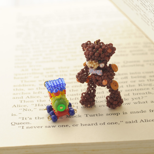 【手作りキット】テディベア～Theoとカラフル機関車～ 2枚目の画像