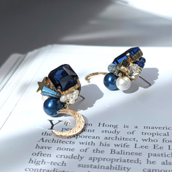 月と星 夜空に輝くピアス/イヤリング ゴールド チタンピアス 4枚目の画像