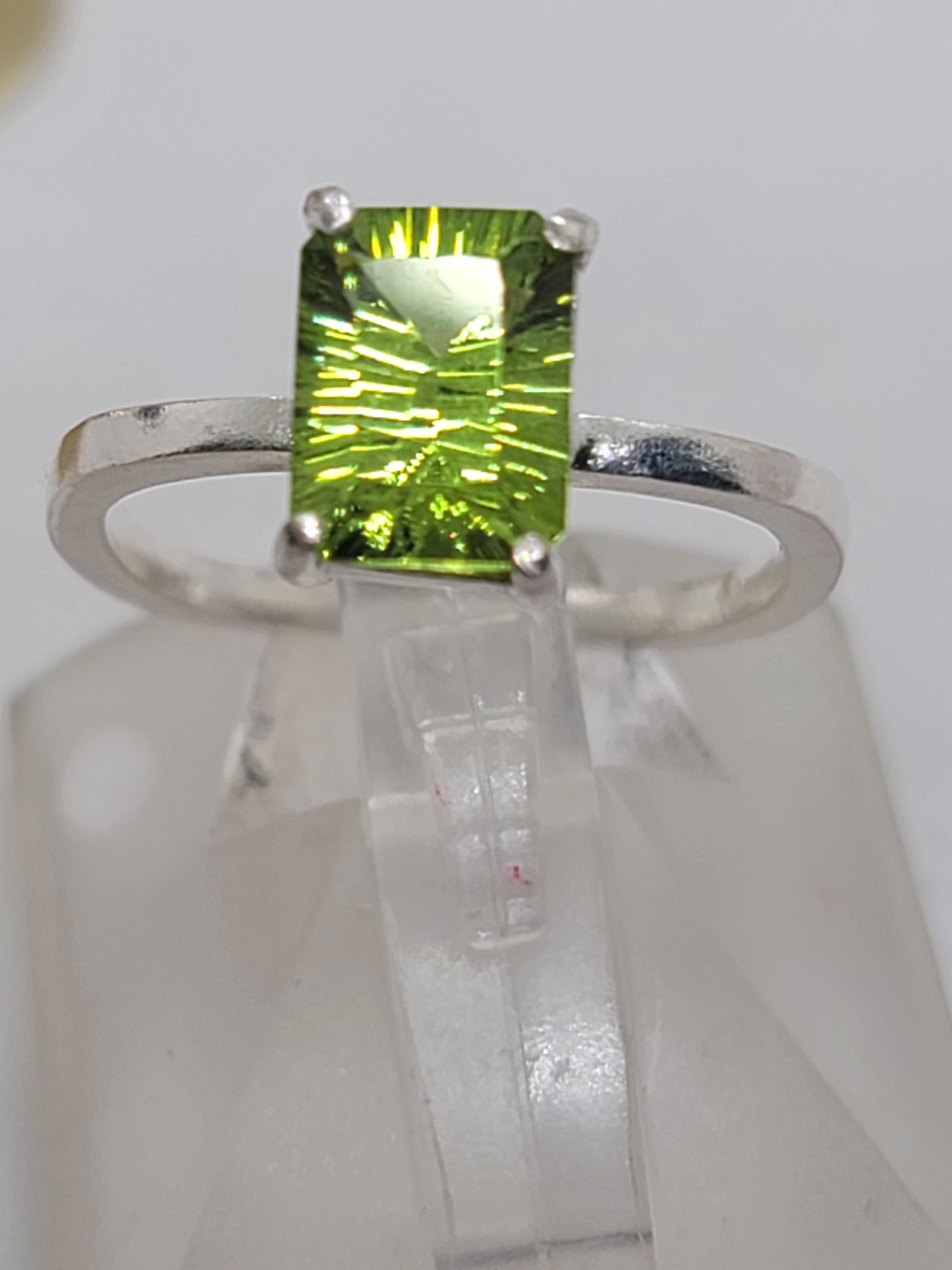 ペリドットリング