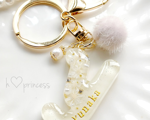 ELLY グリッターキーホルダー　白LOVE ブライダルホワイト❀.*・ﾟクリスタル♡筆記体イニシャル