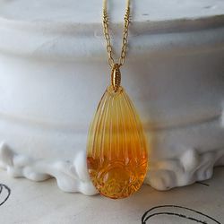 ヴィンテージ　Topaz－Lined薔薇　シンプルで美しいネックレス 4枚目の画像