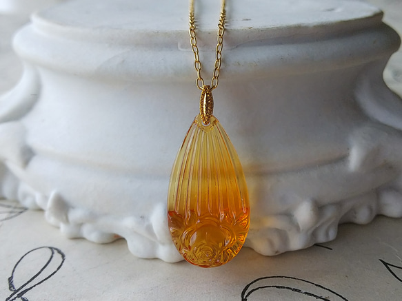 ヴィンテージ　Topaz－Lined薔薇　シンプルで美しいネックレス 4枚目の画像