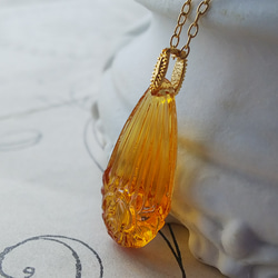 ヴィンテージ　Topaz－Lined薔薇　シンプルで美しいネックレス 3枚目の画像