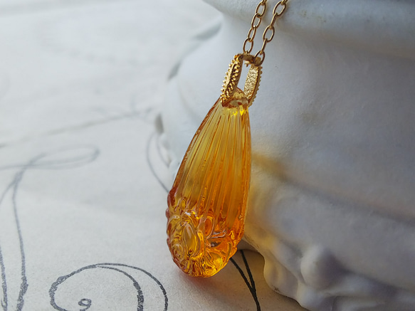 ヴィンテージ　Topaz－Lined薔薇　シンプルで美しいネックレス 3枚目の画像