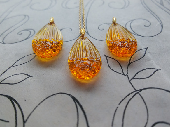 ヴィンテージ　Topaz－Lined薔薇　シンプルで美しいネックレス 6枚目の画像