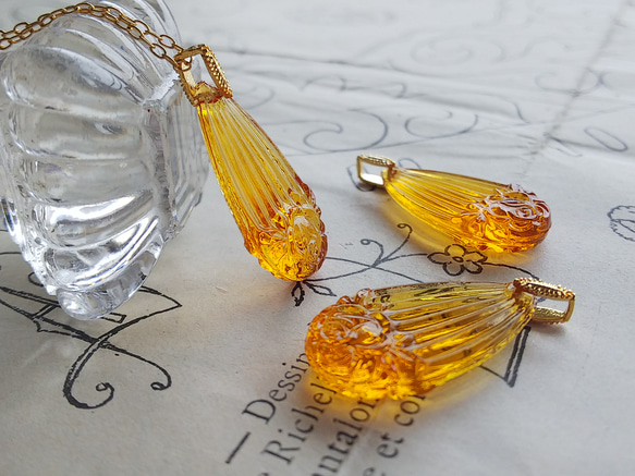 ヴィンテージ　Topaz－Lined薔薇　シンプルで美しいネックレス 8枚目の画像