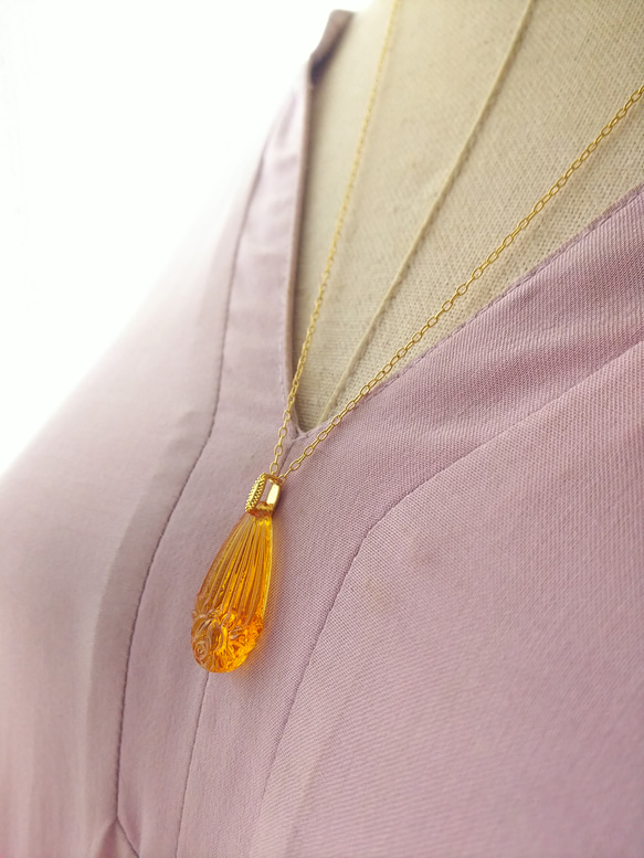 ヴィンテージ　Topaz－Lined薔薇　シンプルで美しいネックレス 9枚目の画像
