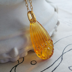 ヴィンテージ　Topaz－Lined薔薇　シンプルで美しいネックレス 2枚目の画像