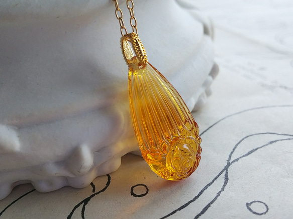 ヴィンテージ　Topaz－Lined薔薇　シンプルで美しいネックレス 2枚目の画像