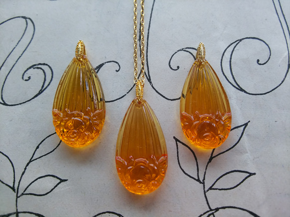 ヴィンテージ　Topaz－Lined薔薇　シンプルで美しいネックレス 5枚目の画像