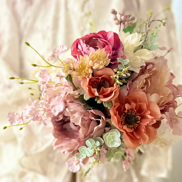 角度で変わる♪くすみピンク&オレンジのブーケ ウェディングブーケ