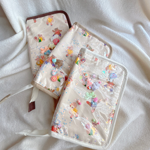 受注製作】ビニール加工♡母子手帳ケース♡ エアロビくまさん 受注製作】ビニール加工♡母子手帳ケース♡ エアロビくまさん