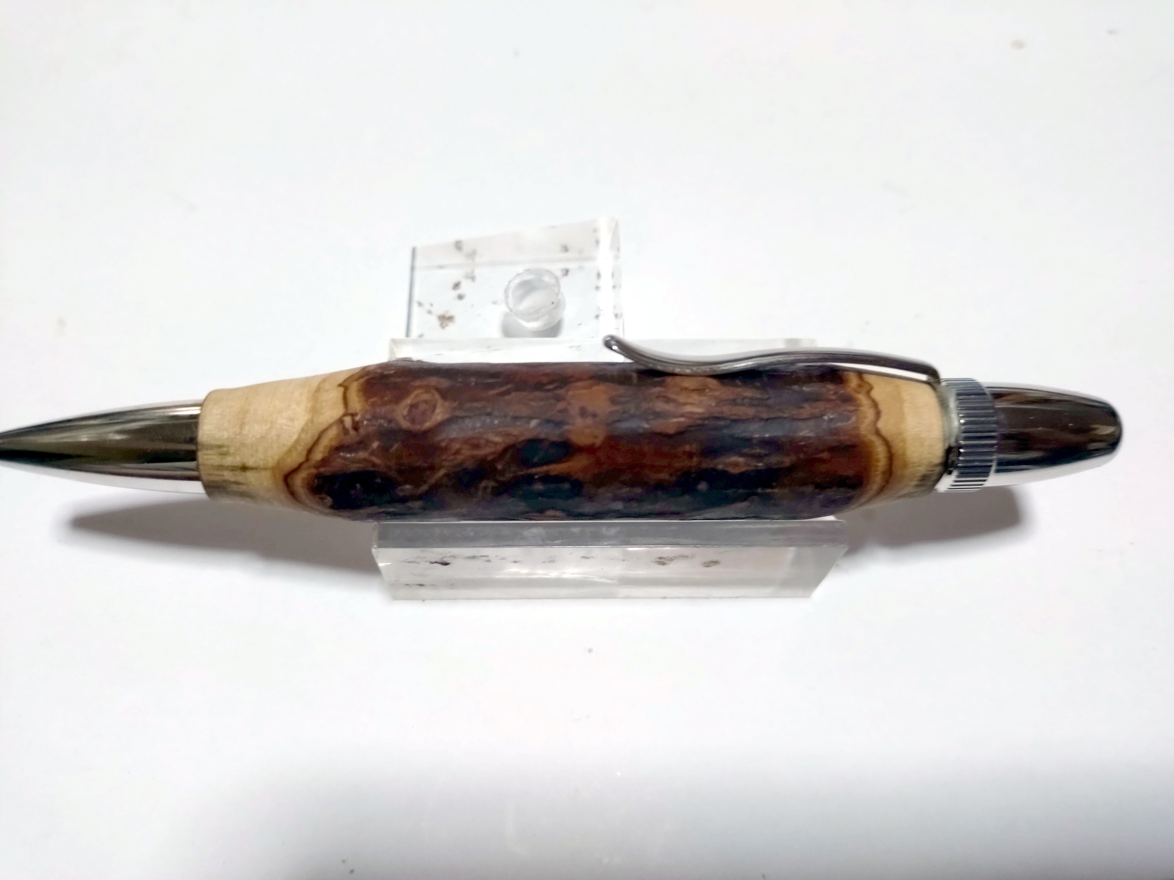 黒文字　高級爪楊枝材　プラチナメッキ金具　左利きの人に優しい芯繰り出し両方向　ジェットストリーム芯