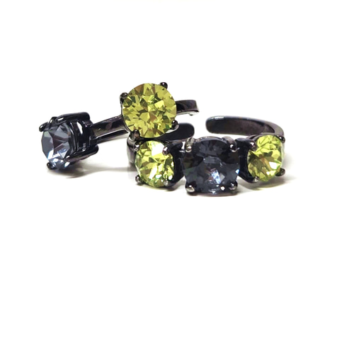 カスタム可能】スワロフスキー 3連ビジューの華やかリング 6mm 5.5mm