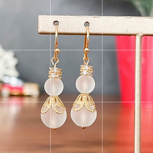 フロスト水晶のスノーマンモチーフピアス/イヤリング～エンジェル