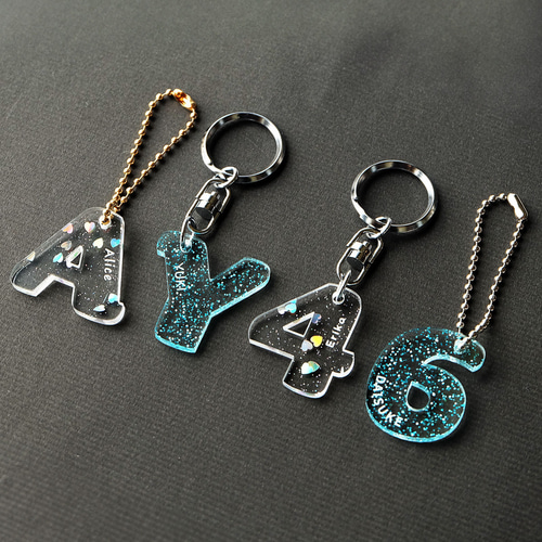 Sサイズ】アクリル製 イニシャルキーホルダー ラメ（約35mm/3.5cm