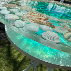 シェルサークル 水紋の影 エメラルドグリーンの海ガラスサイドテーブル