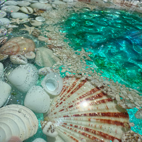 シェルサークル 水紋の影 エメラルドグリーンの海ガラスサイドテーブル