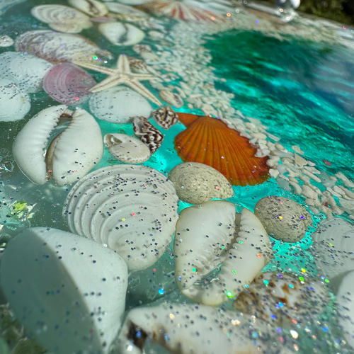 シェルサークル 水紋の影 エメラルドグリーンの海ガラスサイドテーブル