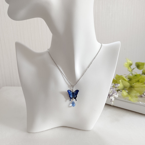 ひと粒チェコビーズの蝶々ネックレス。アゲハ蝶 モルフォ蝶 オオルリ