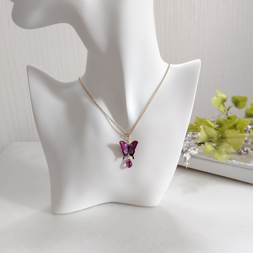 ひと粒チェコビーズの蝶々ネックレス。アゲハ蝶 モルフォ蝶 オオルリ