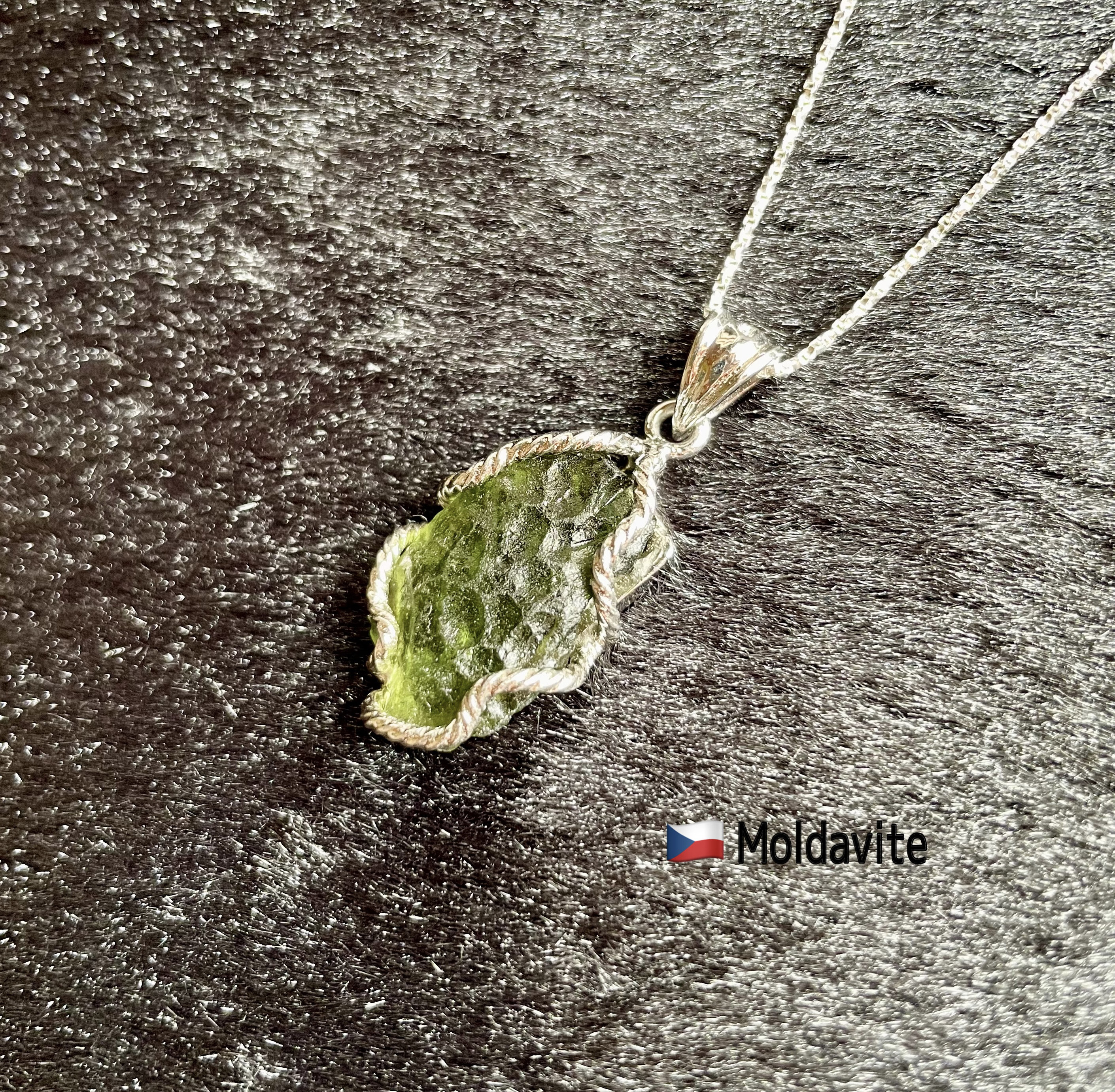 モルダバイト〔天然保証鑑別書付属］#4837S