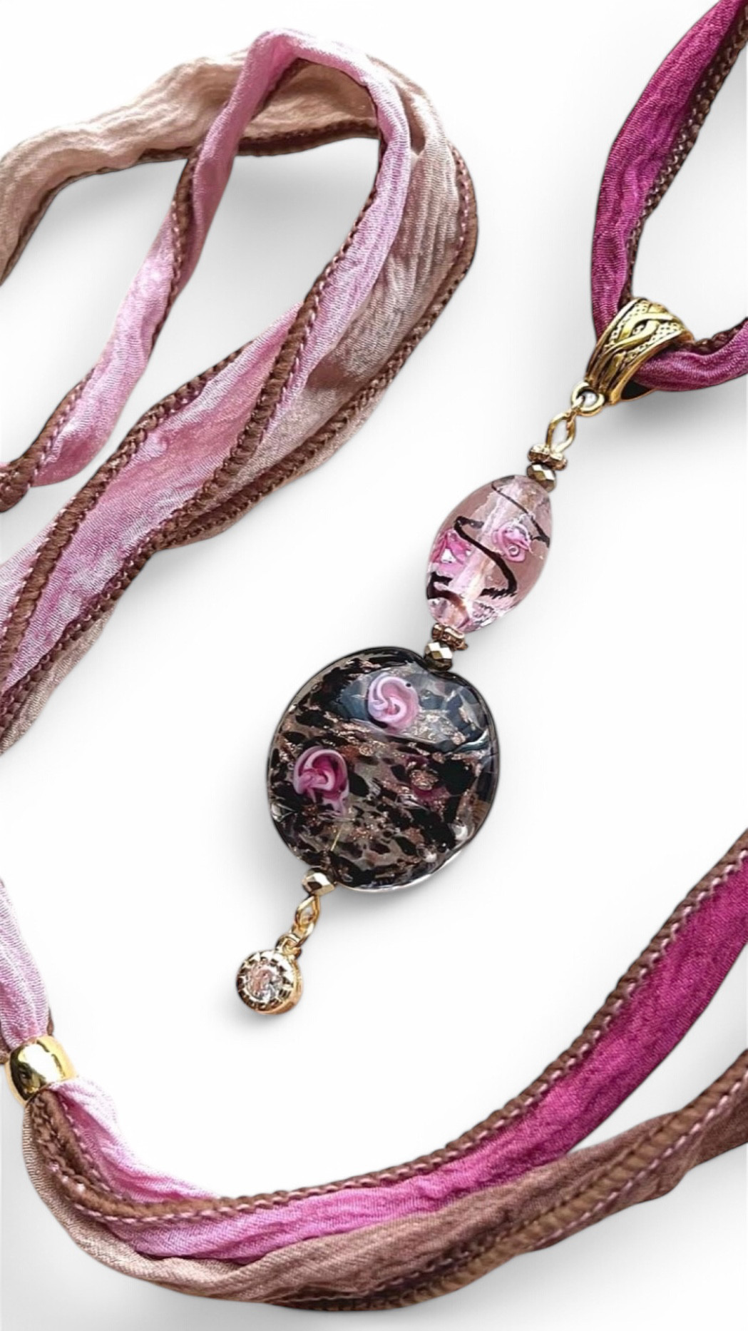 夜の中の薔薇ネックレス