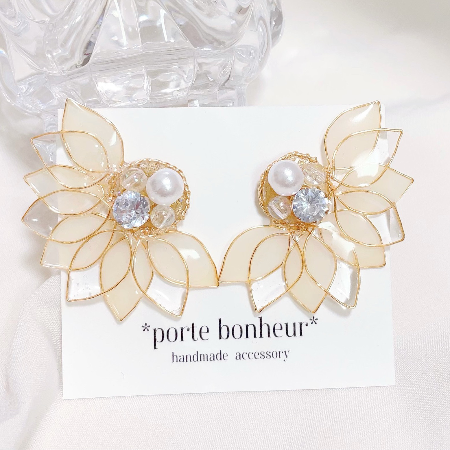 ピアス 【大きめのお花が耳元華やかに♪】Dior