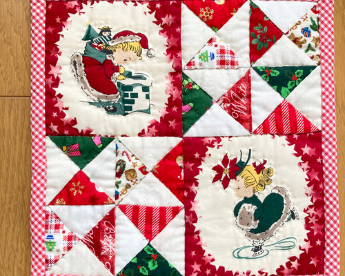 【めるも】クリスマス パッチワークキルト タペストリー（リバティ生地使用） 01b3845c95103946ed2fdd290e08f6