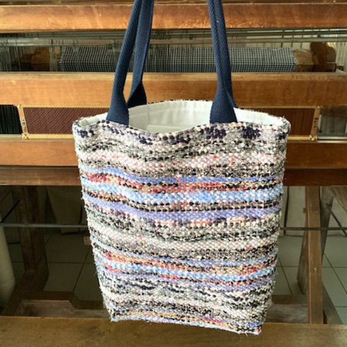 裂き織り(さきおり)のトートバッグ コットン 小布を再利用しています
