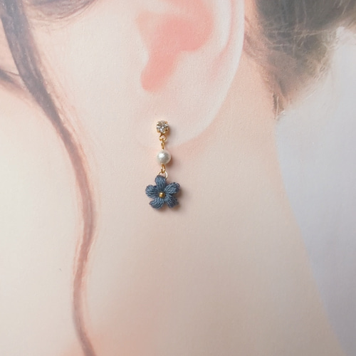 小花揺れる可憐なアクセサリー】 ブルーグレー 刺繍糸 かぎ針編み 花