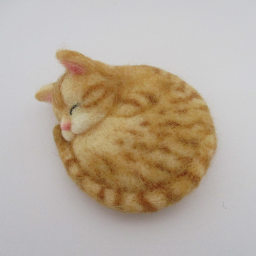 羊毛フェルト まる猫（茶トラ)座布団付き 羊毛フェルト はる 通販