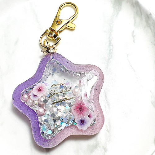 お花のシェイカーキーホルダー(パープル)  オーダー専用ページ ハンドメイド 星 シェイカーキーホルダー 紫とピンク 花とパール付き