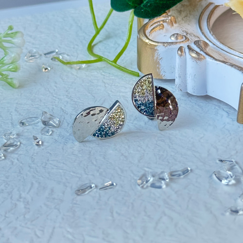 カラーハーフカットサークル ピアス／イヤリング swarovski グルーデコ