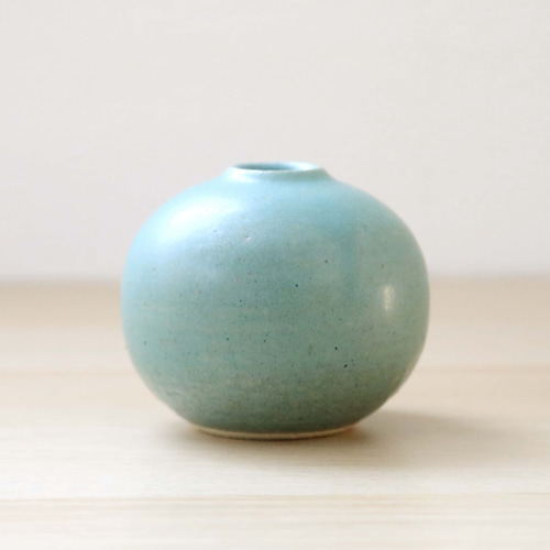 森の緑のふっくら一輪挿し 一輪挿し・花瓶・花器 TSUCHI-HANAKI