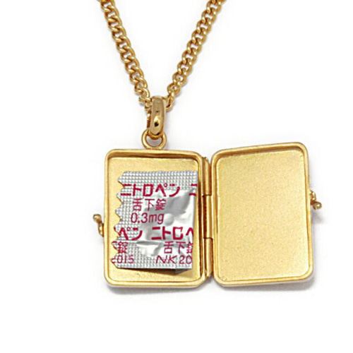 k18：手彫り『薬入れ＆ロケットペンダント・角形』【薬と写真を