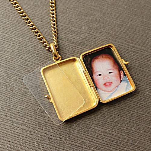 k18：手彫り『薬入れ＆ロケットペンダント・角形』【薬と写真を