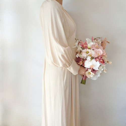 美品胡蝶蘭アンスリウムブーケブートニア　アーティフィシャルフラワー髪飾り　結婚式 ピーチ胡蝶蘭×アンスリウム♪ウェディングブーケ アーティ