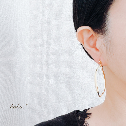 送料込み】大ぶり♡ゴールド リーフモチーフ ピアス or イヤリング