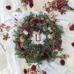 超早割クリスマス2025野ばら＆木の実ベル付きリース ミニスワッグ