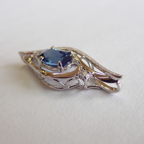 ブルーサファイア1カラットアップ 流線デザインスターダスト梨地