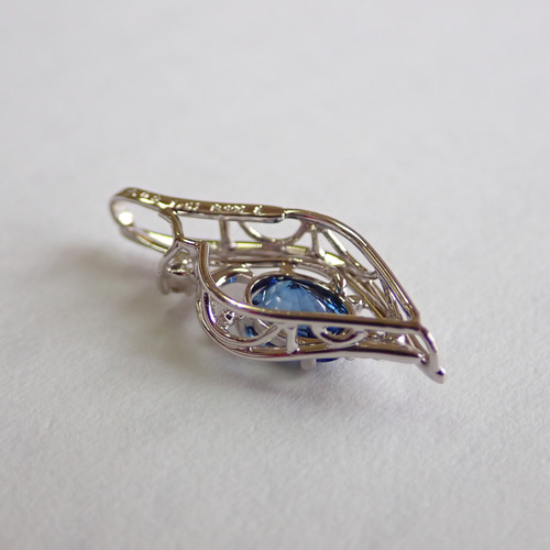 ブルーサファイア1カラットアップ 流線デザインスターダスト梨地