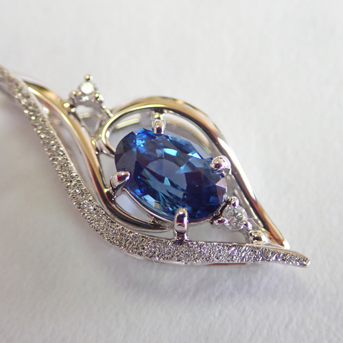 ブルーサファイア1カラットアップ 流線デザインスターダスト梨地