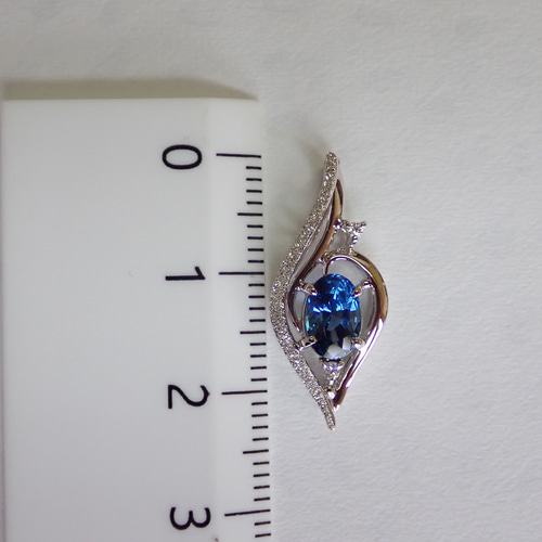 ブルーサファイア1カラットアップ 流線デザインスターダスト梨地