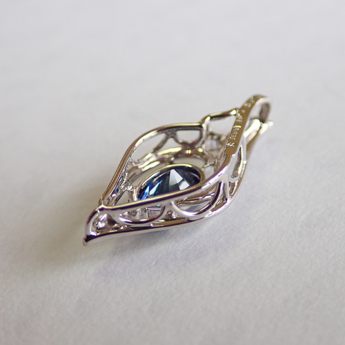 ブルーサファイア1カラットアップ 流線デザインスターダスト梨地