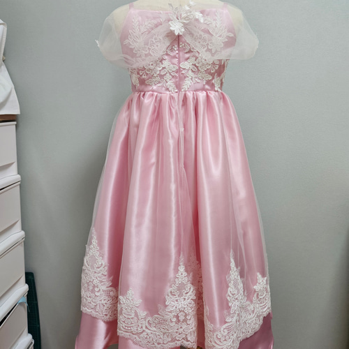 ドレスコ　キッズドレス ピンク　110cm ロングドレス ピンクにホワイト刺繍と小粒のパールが買輝きを