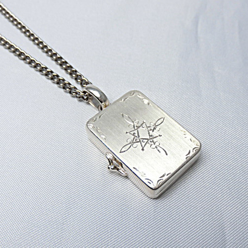 【Pt900】プラチナ雫モチーフネックレス 彫刻入りペンダント日本製 プラチナ ネックレス 雫型 しずくモチーフ レディース 50代 40代