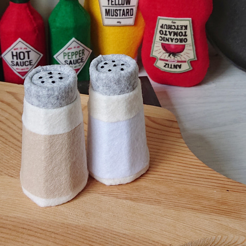 受注製作】フェルト ままごと 調味料 塩・胡椒セット おもちゃ・人形