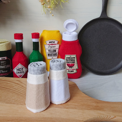 受注製作】フェルト ままごと 調味料 塩・胡椒セット おもちゃ・人形