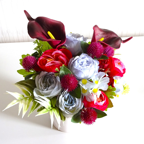 カラーとラナンキュラスのアレンジメント アートフラワー chloe misaki